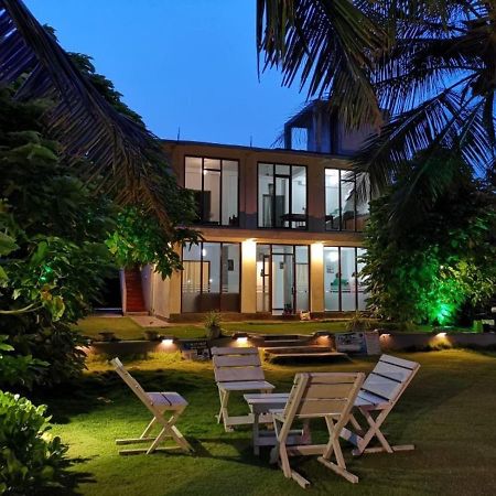 Ocean Breeze Villa Boossa Exterior photo
