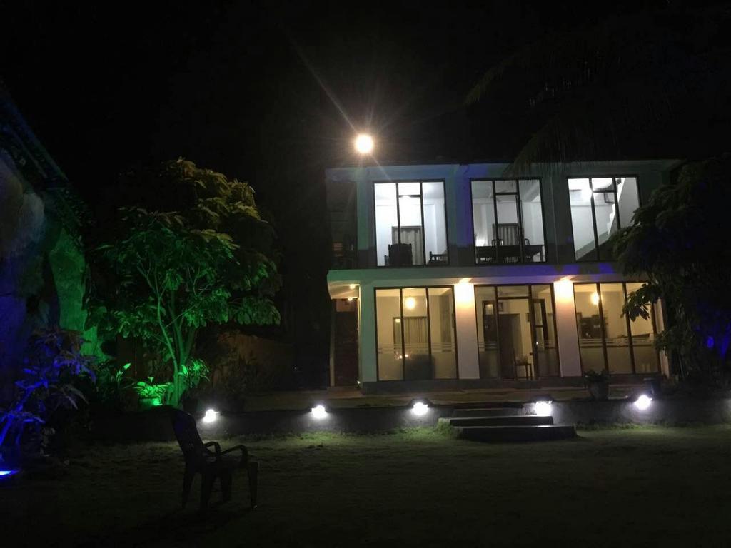 Ocean Breeze Villa Boossa Exterior photo