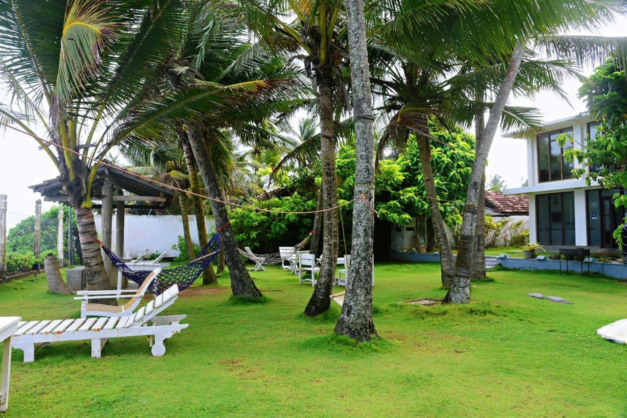 Ocean Breeze Villa Boossa Exterior photo